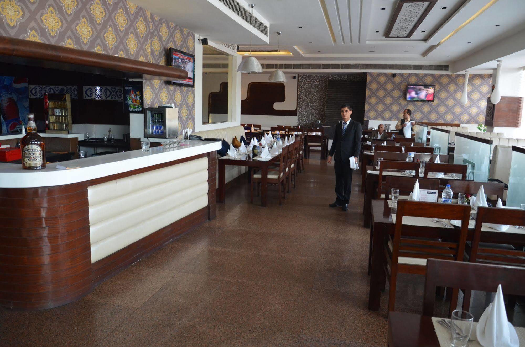 Kc Cross Road Panchkula Exterior foto