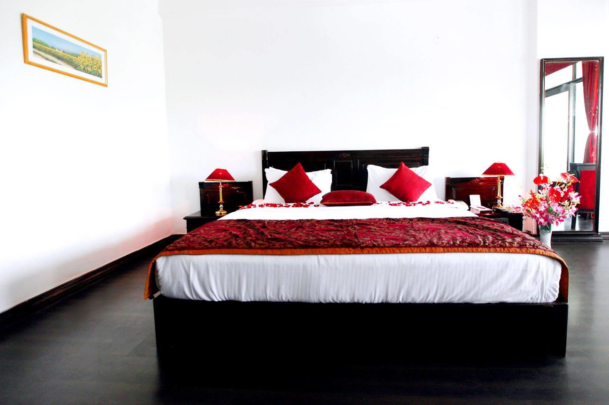 Kc Cross Road Panchkula Exterior foto