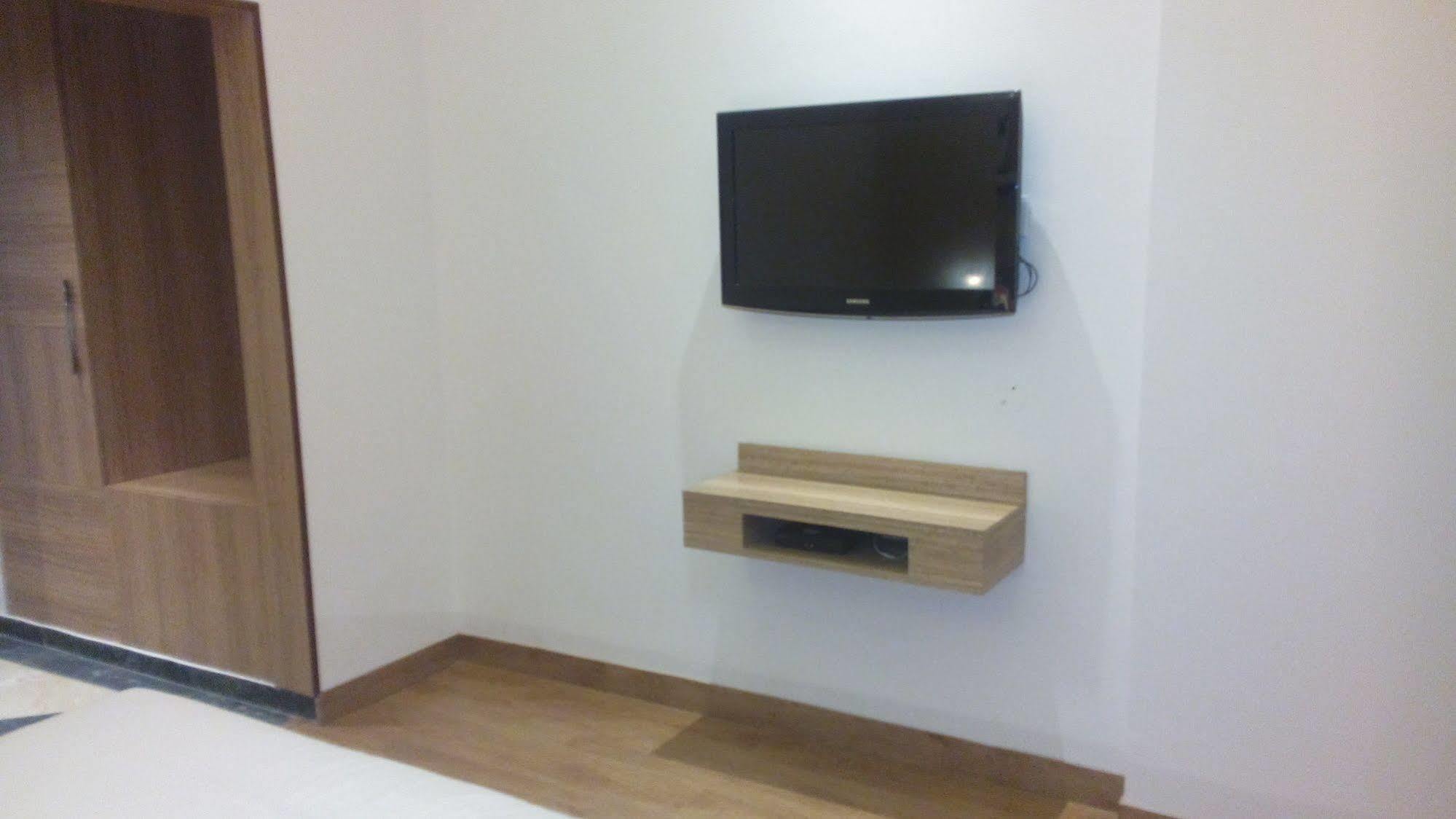 Kc Cross Road Panchkula Exterior foto