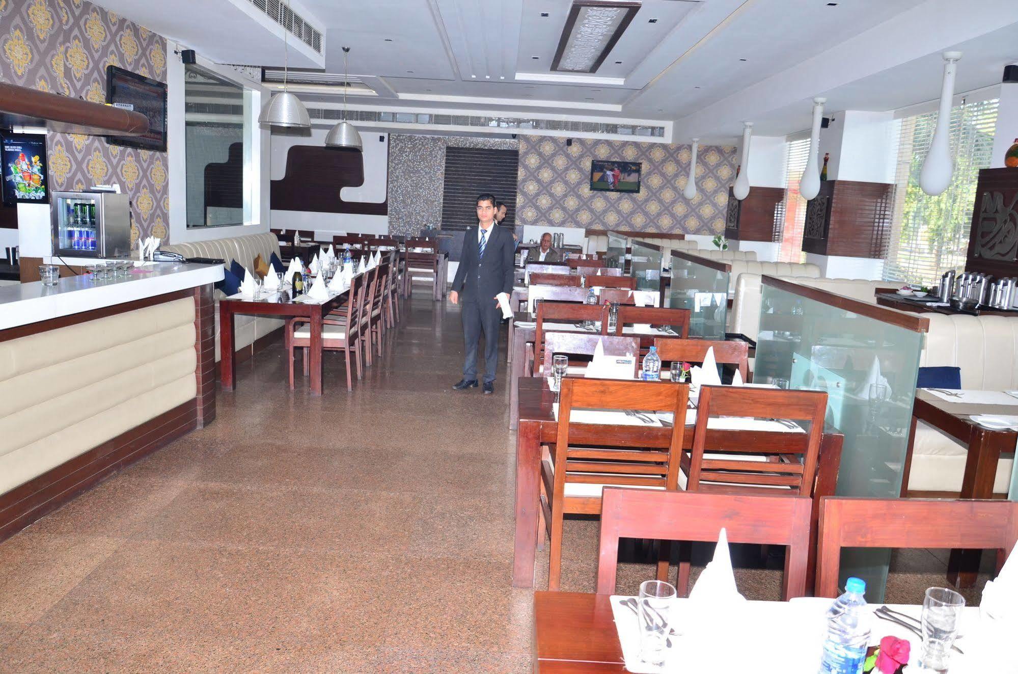 Kc Cross Road Panchkula Exterior foto