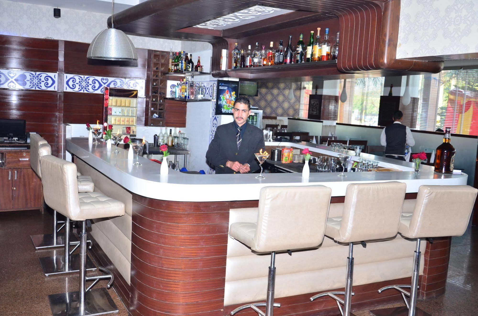 Kc Cross Road Panchkula Exterior foto
